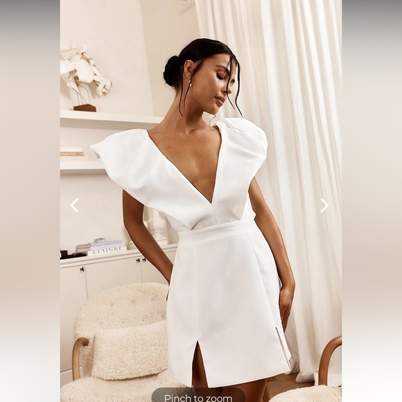 NWT Selfie Leslie Liardon Bubble Sleeve V-Neck Mini Dress - Picture 2 of 10